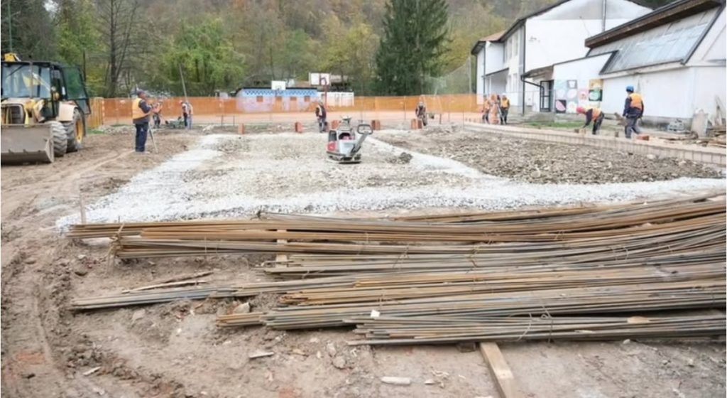 Реконструкција и санација школе у Костајнику